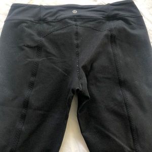 Cropped black LULULEMON leggings